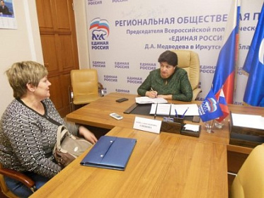 Жилищные проблемы сироты, ребёнка-инвалида и многодетной матери из Иркутской области решала Ирина Синцова